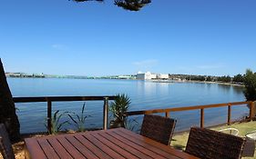 Bay 10 - Suites And Apartments